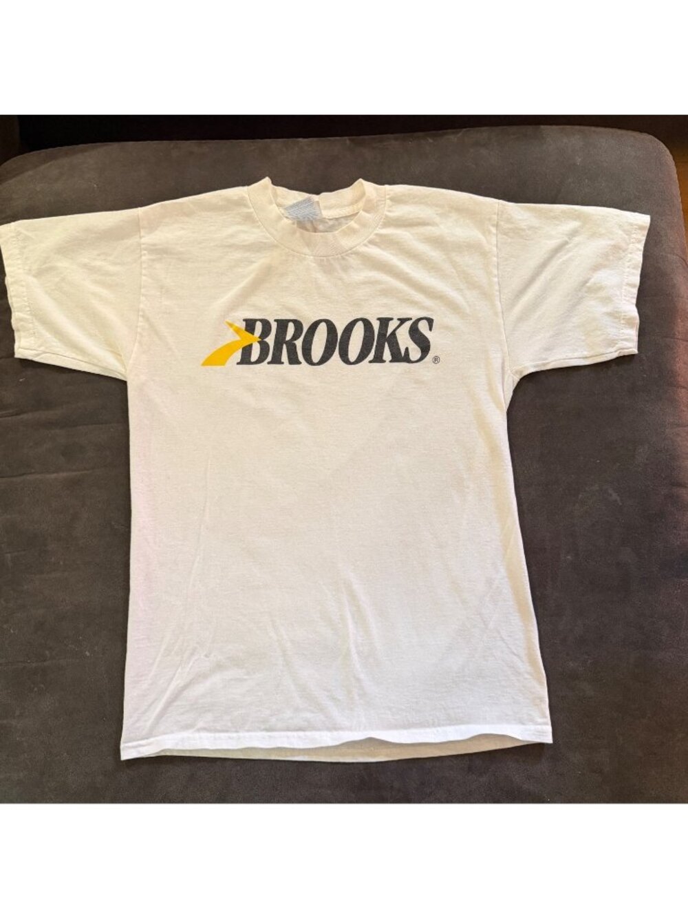 Vintage Brooks Logo White T-Shirt By Gildan Activewear Medium Heavyweight Cotton